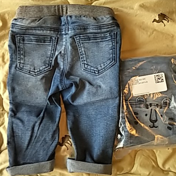 New Baby Skinny Jeans 6-9 months - Picture 2 of 4